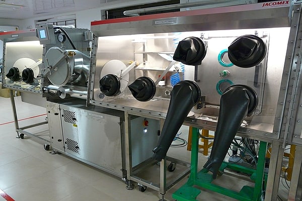 Evaporator interface for Glove Boxes