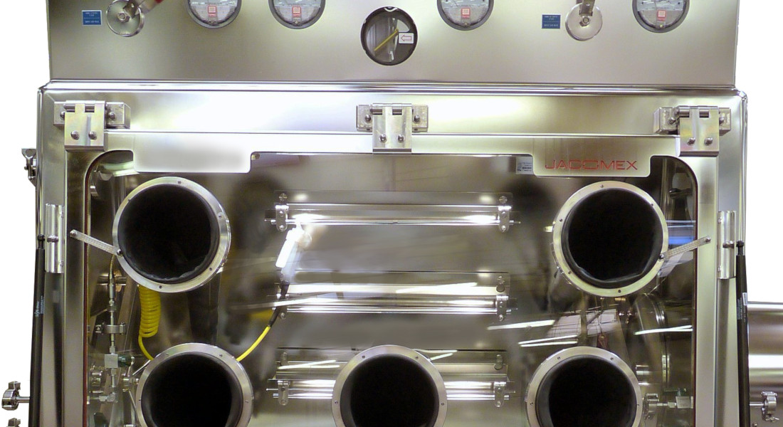 Glove Boxes and Isolators for Pharmaceutical and Medical Industries