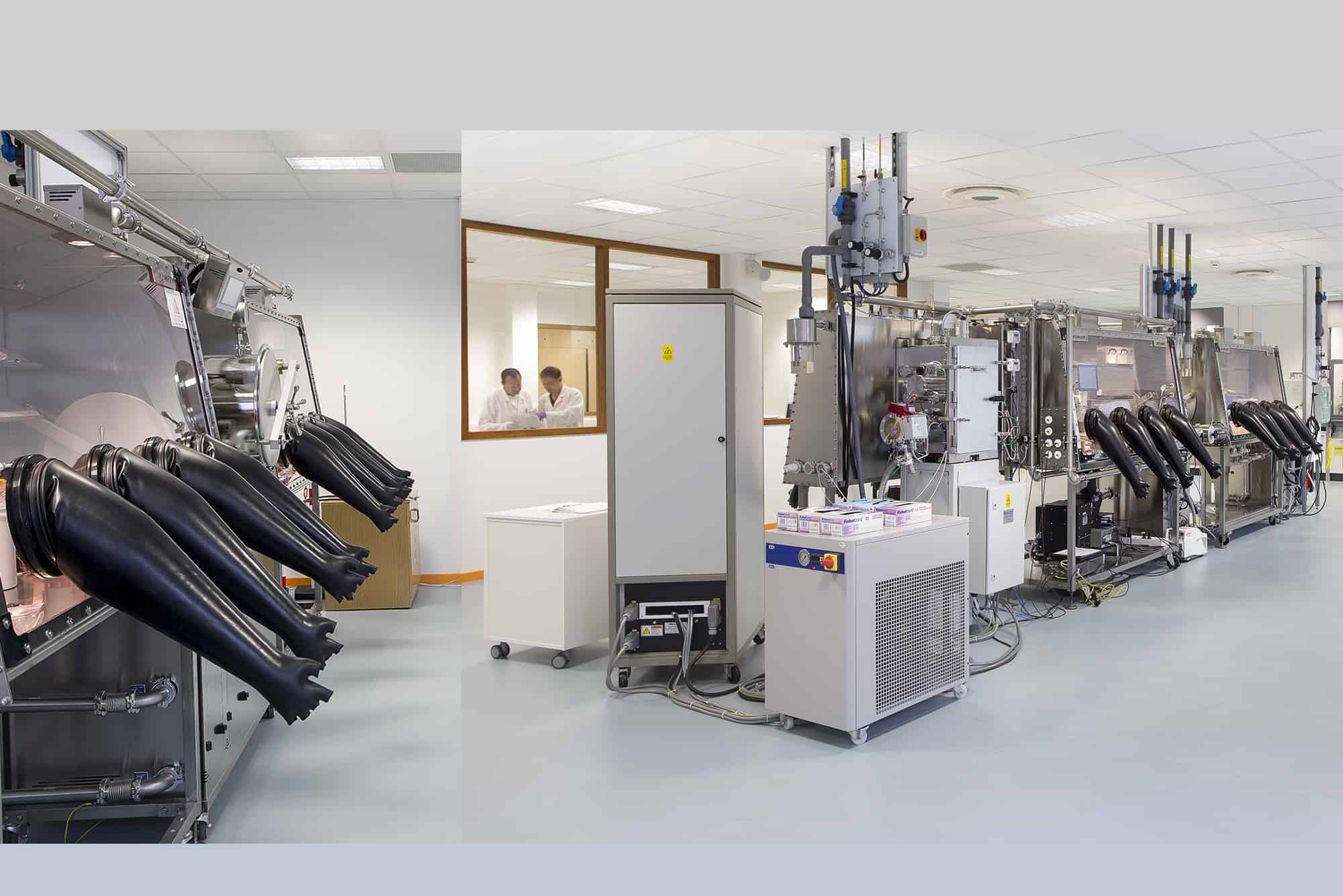 Laboratory Glove Boxes and Isolators