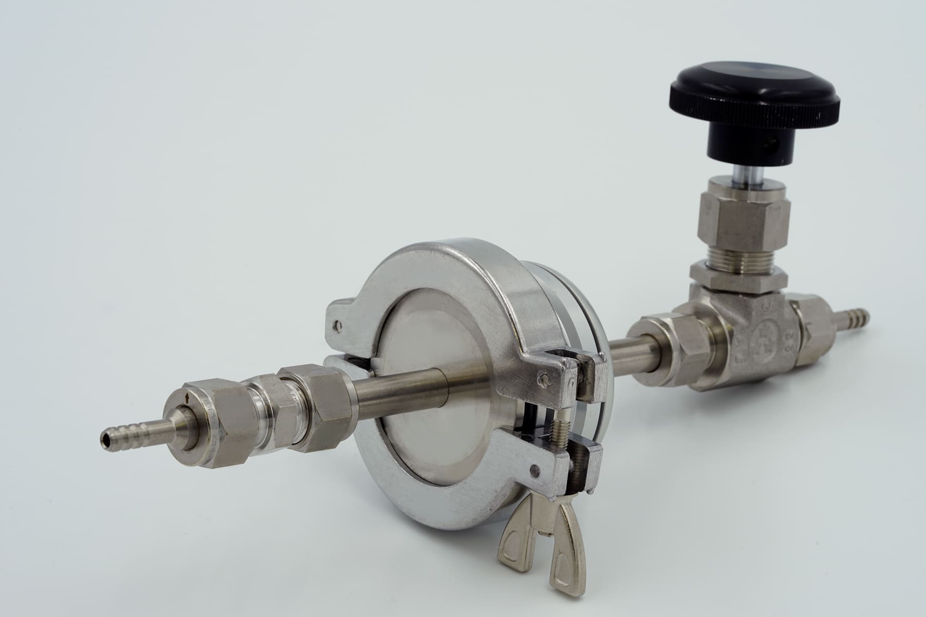 Feedthrough-needle-valve-mounted Needle valve hermetic feedthroughs