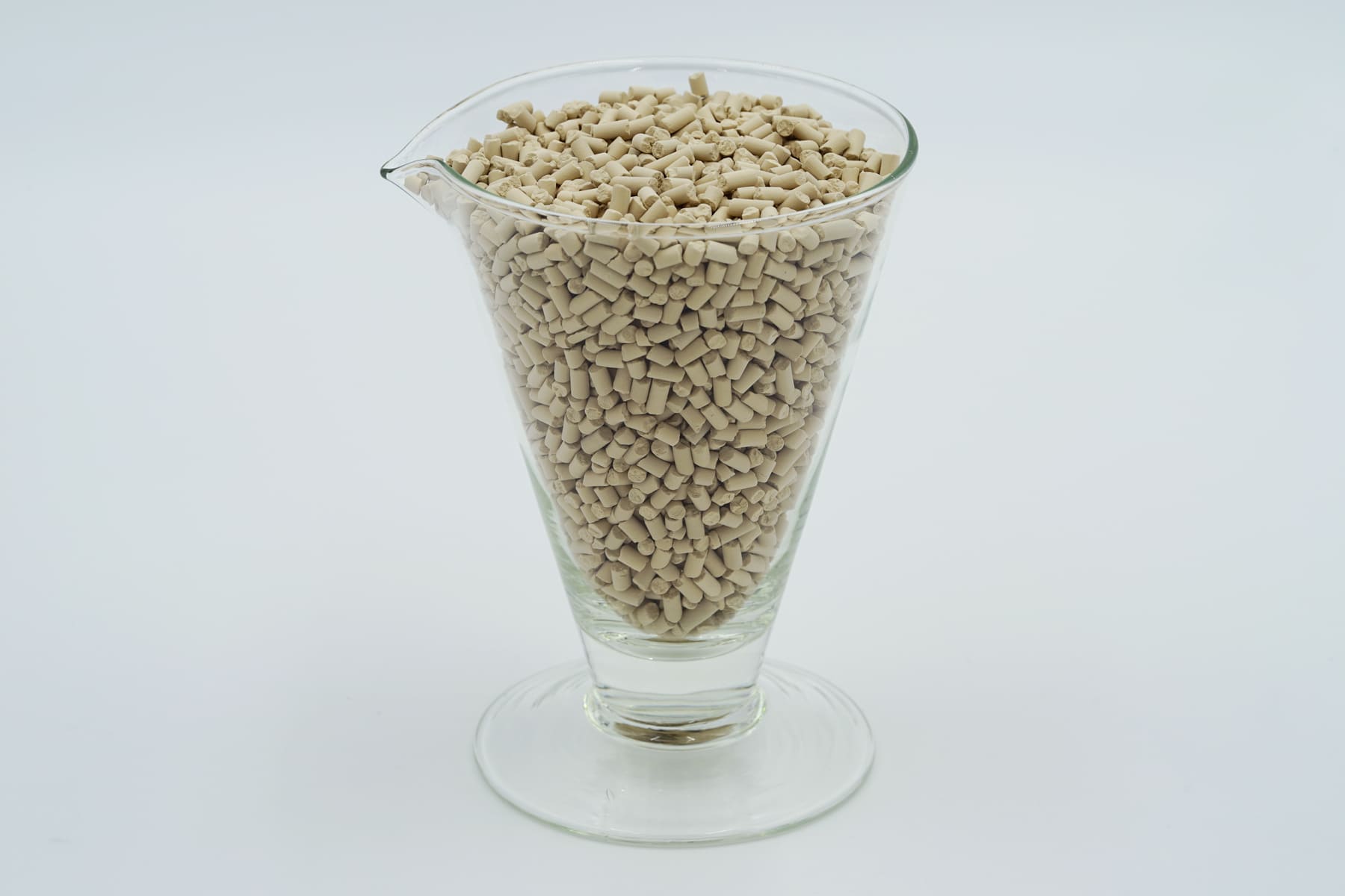 Load-molecular-sieve Loads for molecular sieve solvent traps