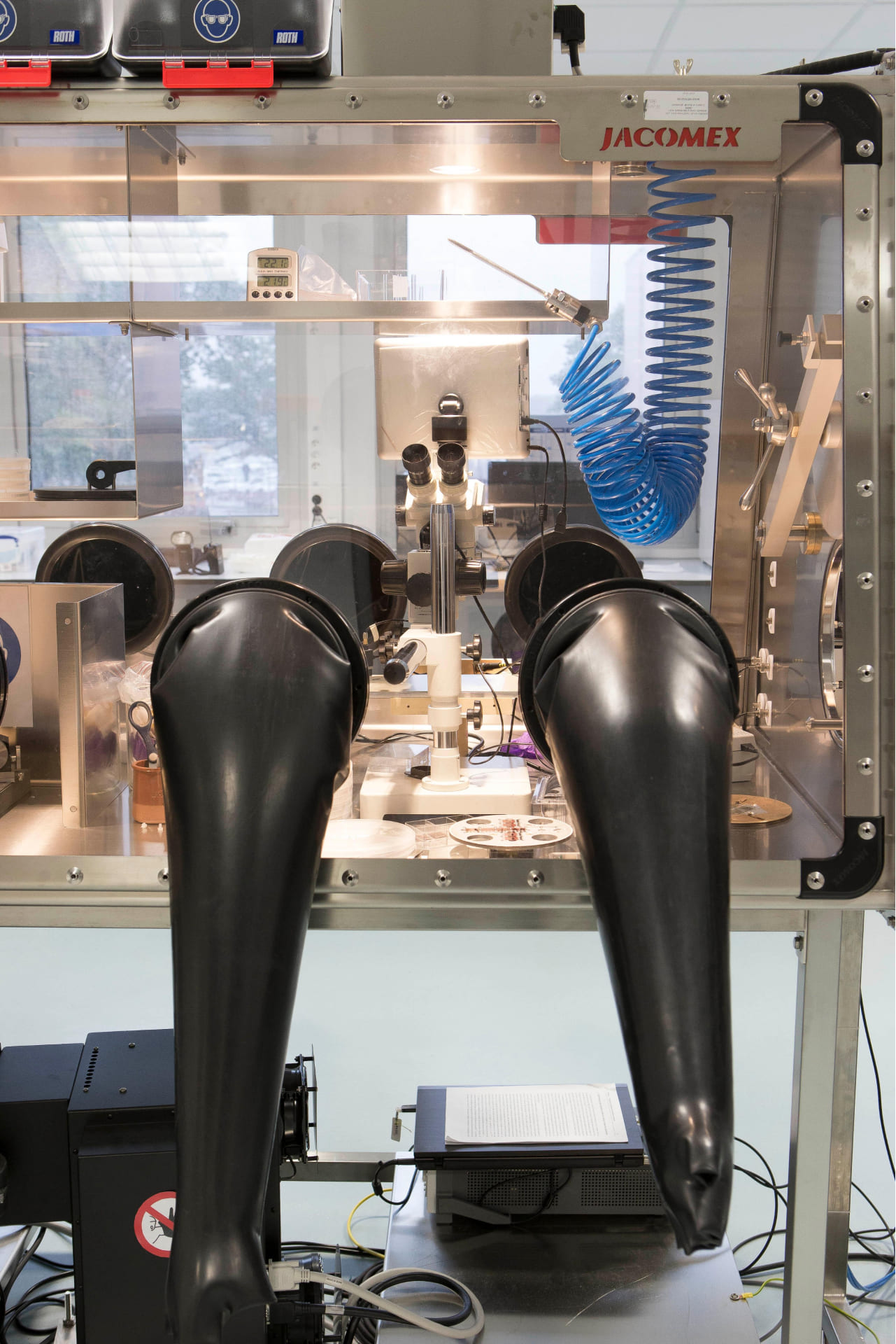 Glove Box for Inspecting and Testing Battery Components