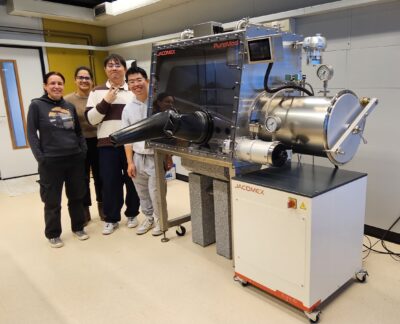 Glove box for precision analysis