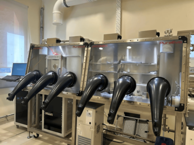 Glove box with integrated PVD